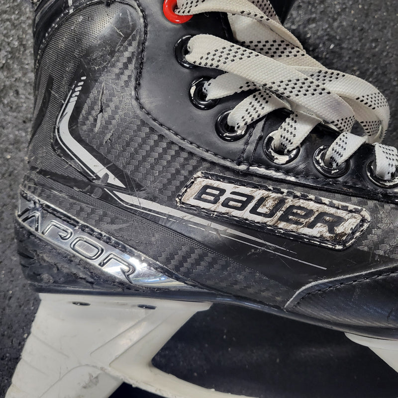 Load image into Gallery viewer, Used Bauer Vapor X3.5 Hockey Skates Size 2.5
