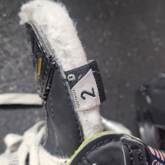 Used Bauer Supreme M5 Pro Youth Size 2 D