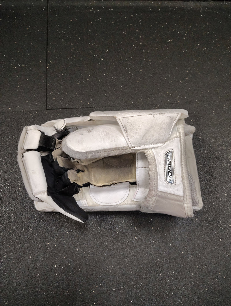 Load image into Gallery viewer, Used Bauer S23 GSX Goalie Blocker Intermediate
