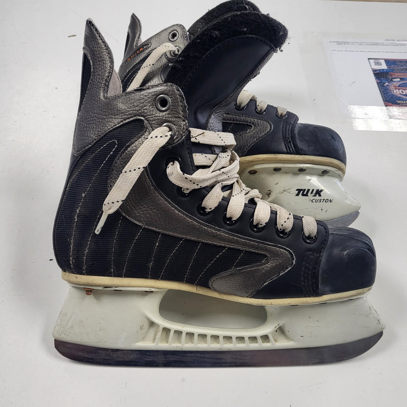 Load image into Gallery viewer, Used nike ignite 4 skates size 6D
