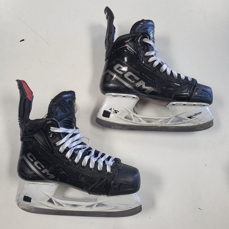 Load image into Gallery viewer, Used CCM FT690 Hockey Skates sr. 7.5
