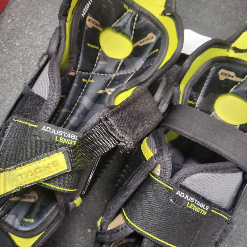Load image into Gallery viewer, Used CCM Tacks AS580 Hockey Shin Guards 11"
