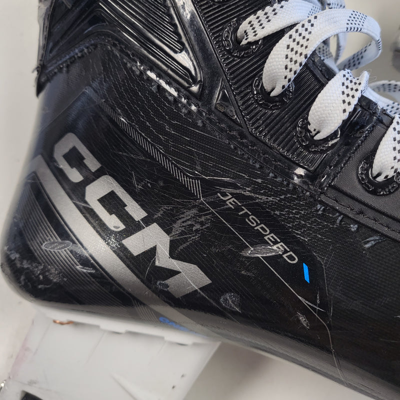 Load image into Gallery viewer, Used CCM FT690 Hockey Skates sr. 7.5
