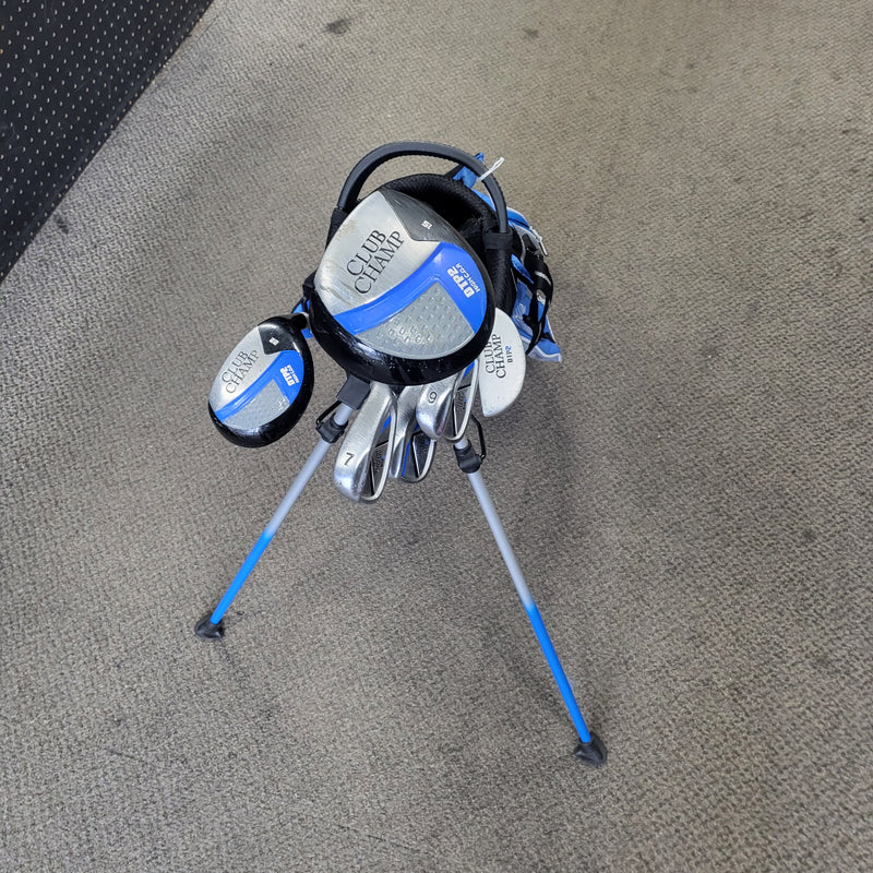 Load image into Gallery viewer, *Lightly Used* Club Champ 27" Jr. Bag /w Putter, Driver, Hybrid, S, 7, 9

