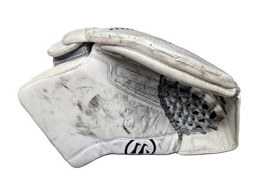 Used Warrior R/G7 Right Handed Goalie Glove Junior Size