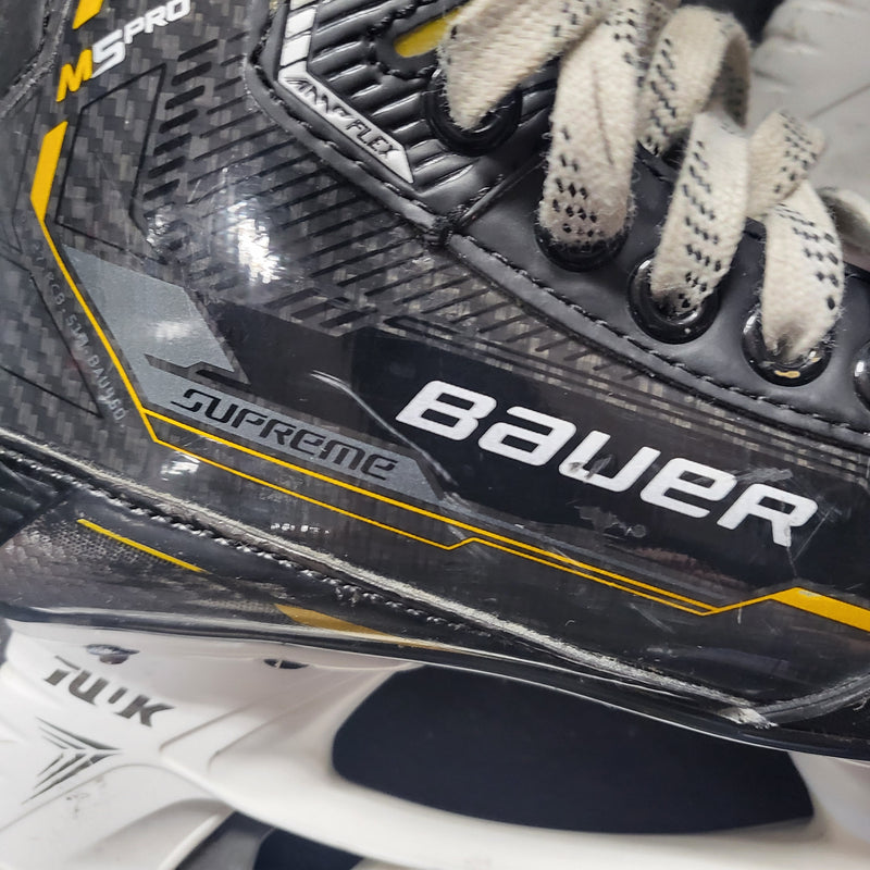 Load image into Gallery viewer, Used Bauer Supreme M5 Pro Youth Size 2 D
