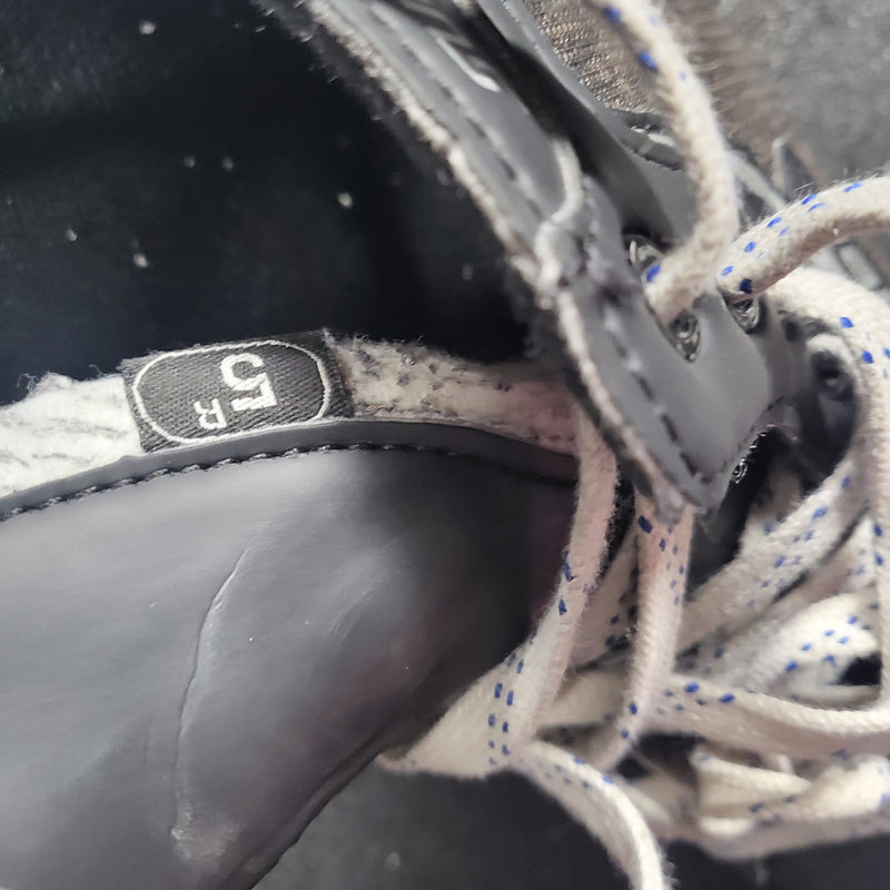 Load image into Gallery viewer, Used Bauer Supreme One .4 Hockey Skates Size 5
