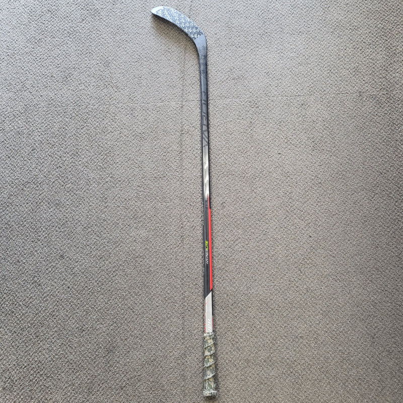 Load image into Gallery viewer, Bauer Vapor Hyperlite Hockey Stick - P28 30 Flex
