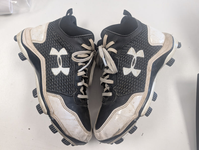 Load image into Gallery viewer, Used Under Armour Size 3Y Baseball Cleats
