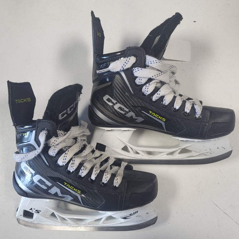 Load image into Gallery viewer, Used CCS Tacks XF70 Hockey Skates - Size 3.5
