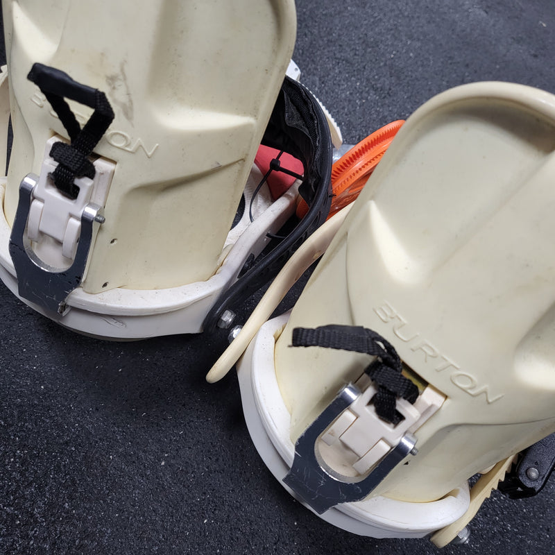 Load image into Gallery viewer, Used Custom Burton Snowboard Bindings
