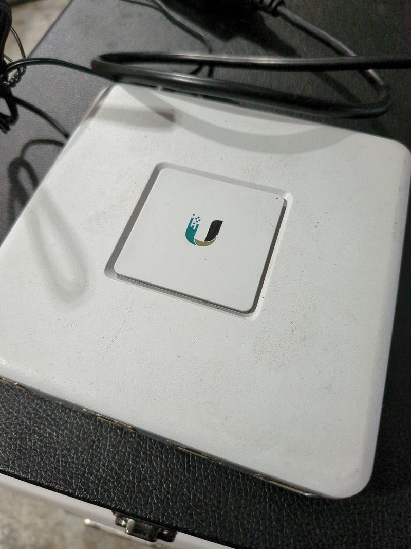 Load image into Gallery viewer, Ubiquiti Unifi security gateway with power cord
