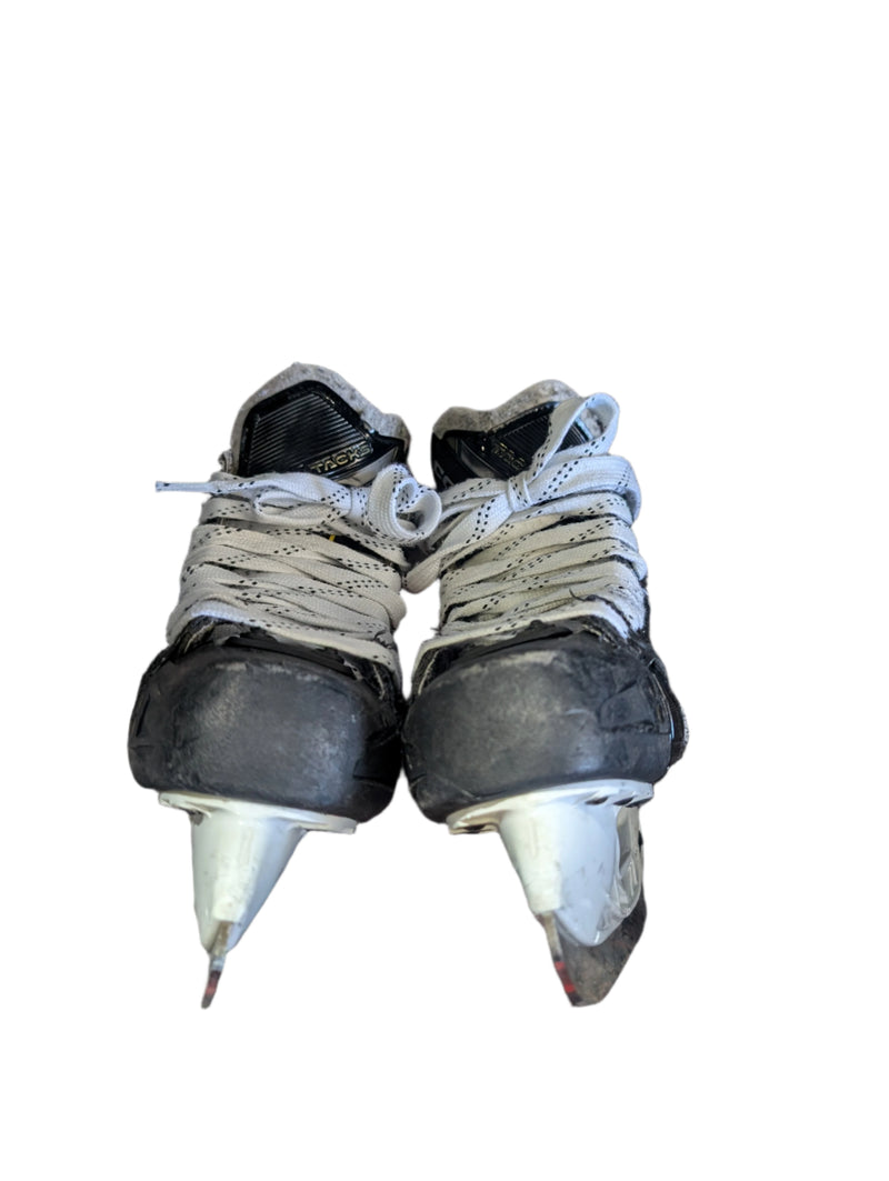 Load image into Gallery viewer, Used CCM Tacks AS-590 Size 5.5 Regular Width Intermediate Hockey Skates
