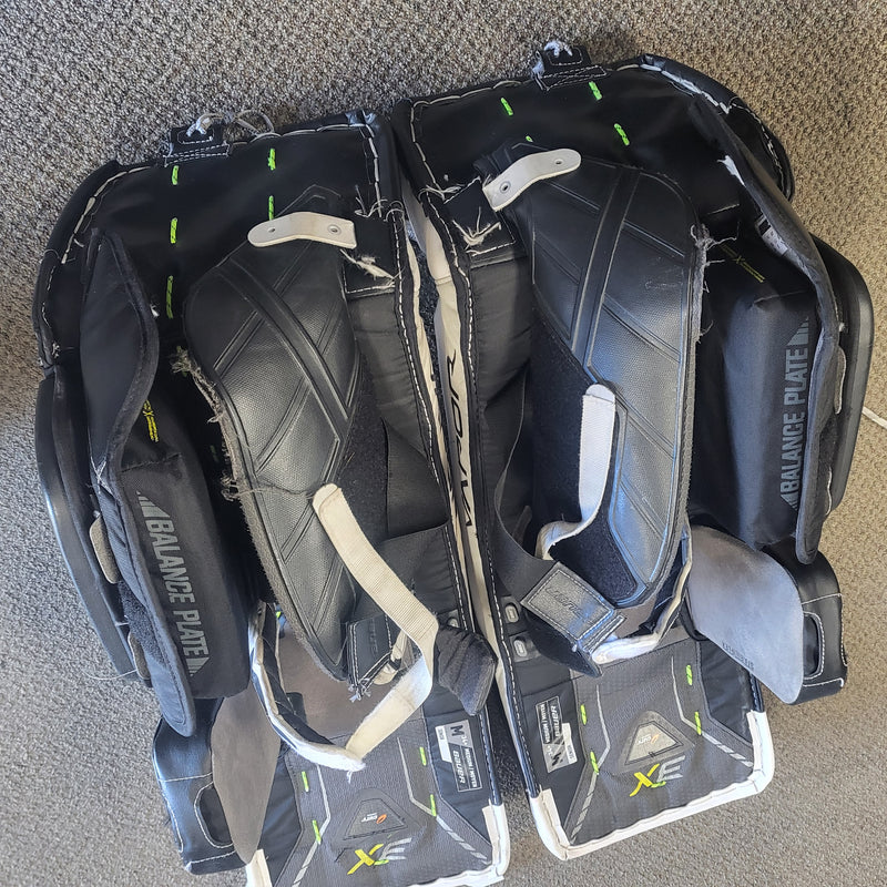 Load image into Gallery viewer, Used Bauer 3x Goalie Leg Pads Sr Medium+
