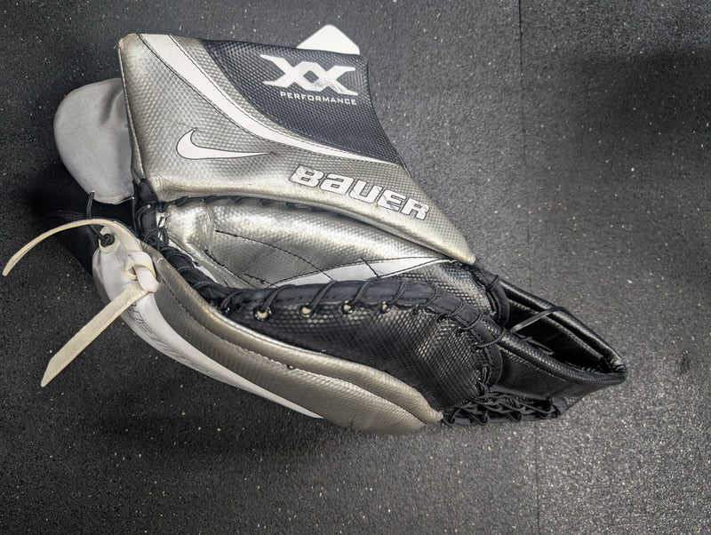 Load image into Gallery viewer, Used Nike Bauer XX Performance Goalie Glove

