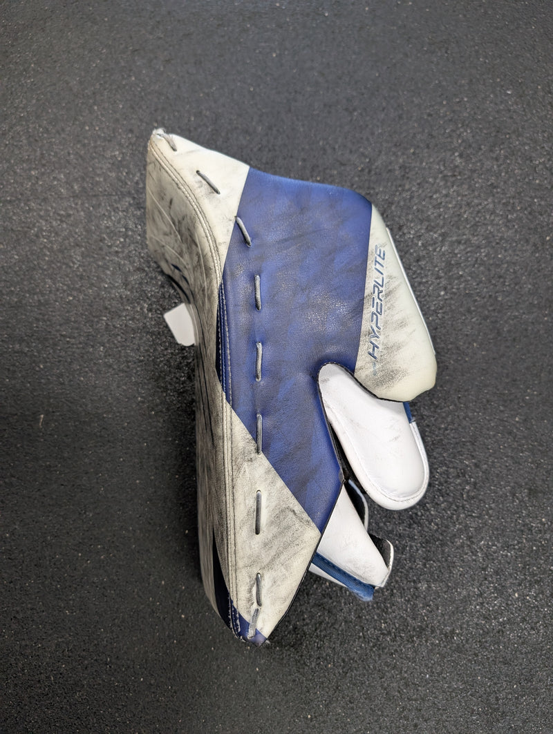 Load image into Gallery viewer, Used Bauer Vapor Hyperlite Senior Regular Hockey Goalie Blocker
