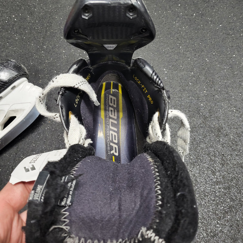 Load image into Gallery viewer, Used Bauer Supreme Mach Int. Size 4 Fit 3 Hockey Skates
