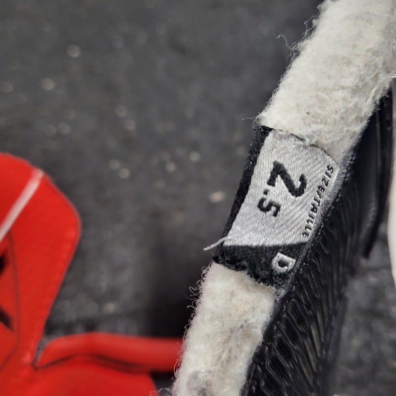 Load image into Gallery viewer, Used Bauer Vapor X5 Pro Size 2.5 D Hockey Skates
