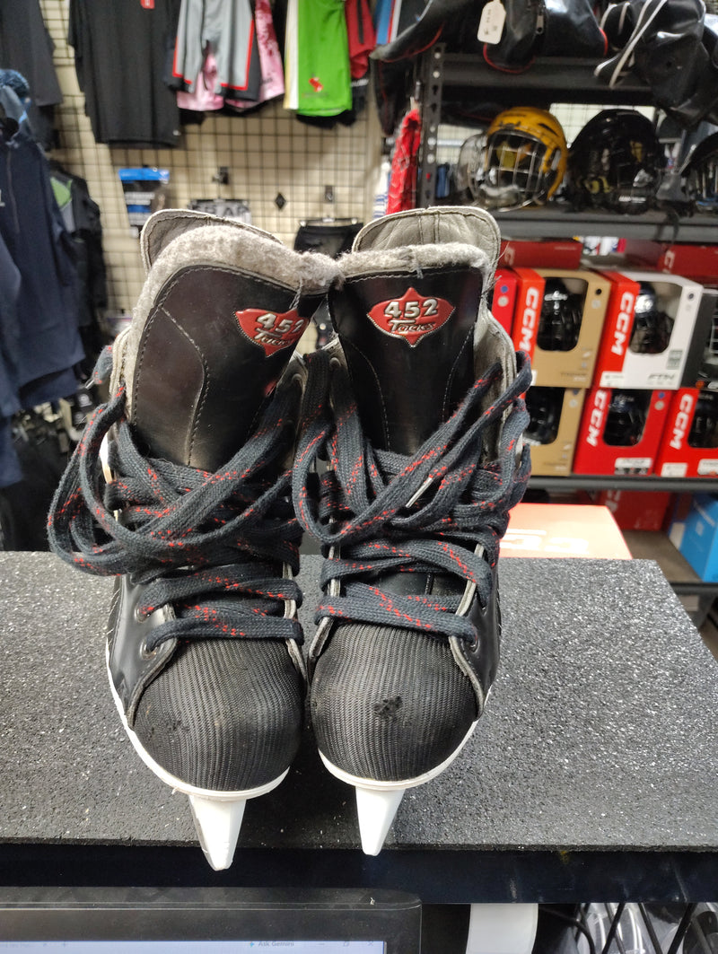 Load image into Gallery viewer, Used CCM 452 Tacks Hockey Skates Size 6.5
