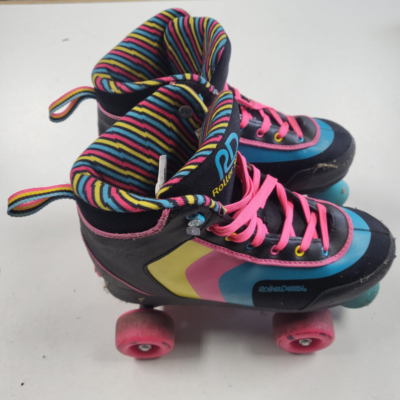 Load image into Gallery viewer, RD Roller Star Roller Derby Skates - Size 3 to 6
