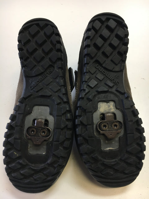 Load image into Gallery viewer, Used Shimano Beige/Black Sr 4 /37 MTB  Biking Shoes w/ SPD Cleats
