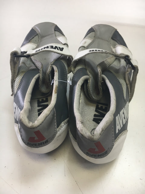 Load image into Gallery viewer, Used Avenir Grey/White Mens 8 Used Biking Shoes

