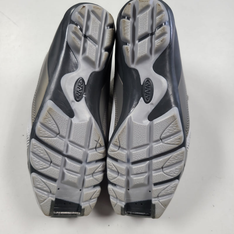 Load image into Gallery viewer, Fischer Vision Grey Unisex Size Specific 8 Used Cross Country Boots
