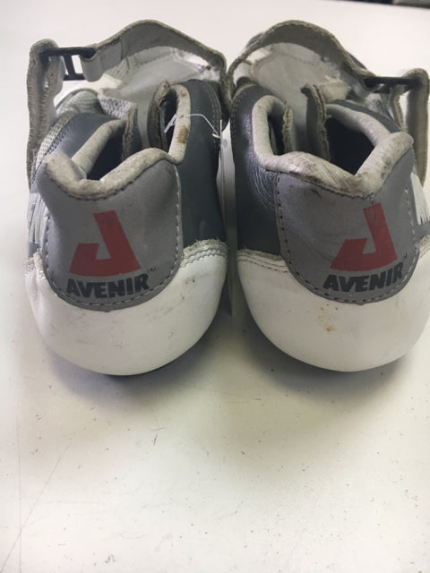 Load image into Gallery viewer, Used Avenir Grey/White Mens 8 Used Biking Shoes
