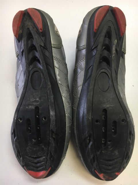 Load image into Gallery viewer, Used Forte Silver/Black Sr 8.5 Road cycling shoes
