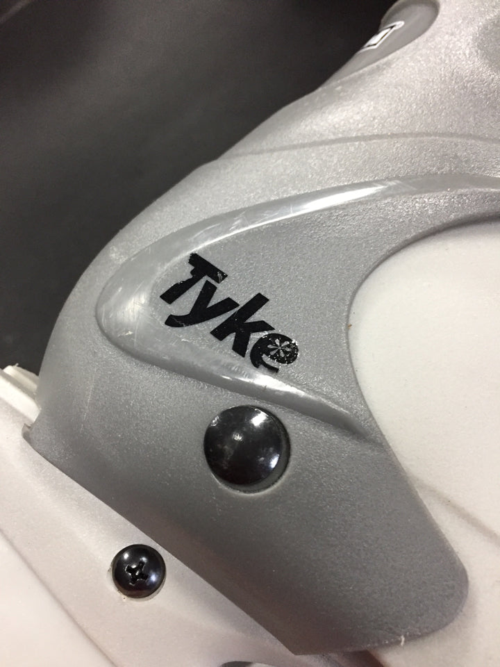 Load image into Gallery viewer, CCM Tyke Used Size 2-4 Ice Hockey Skates
