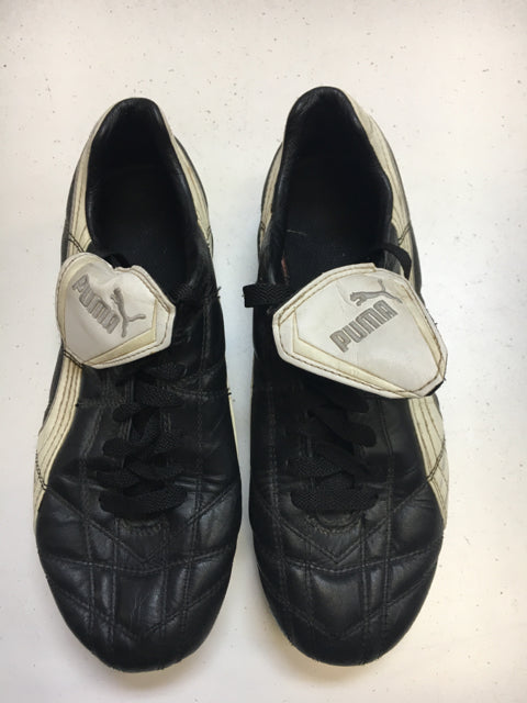 Load image into Gallery viewer, Used Puma Hamati 5 Black/White Size 6.5 Women's Soccer Cleats
