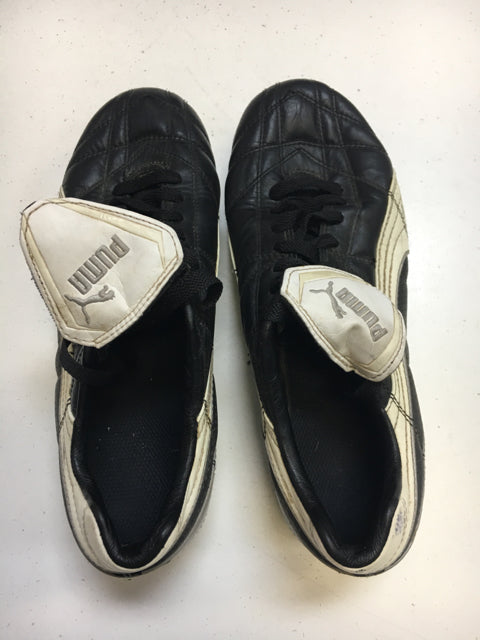 Load image into Gallery viewer, Used Puma Hamati 5 Black/White Size 6.5 Women's Soccer Cleats
