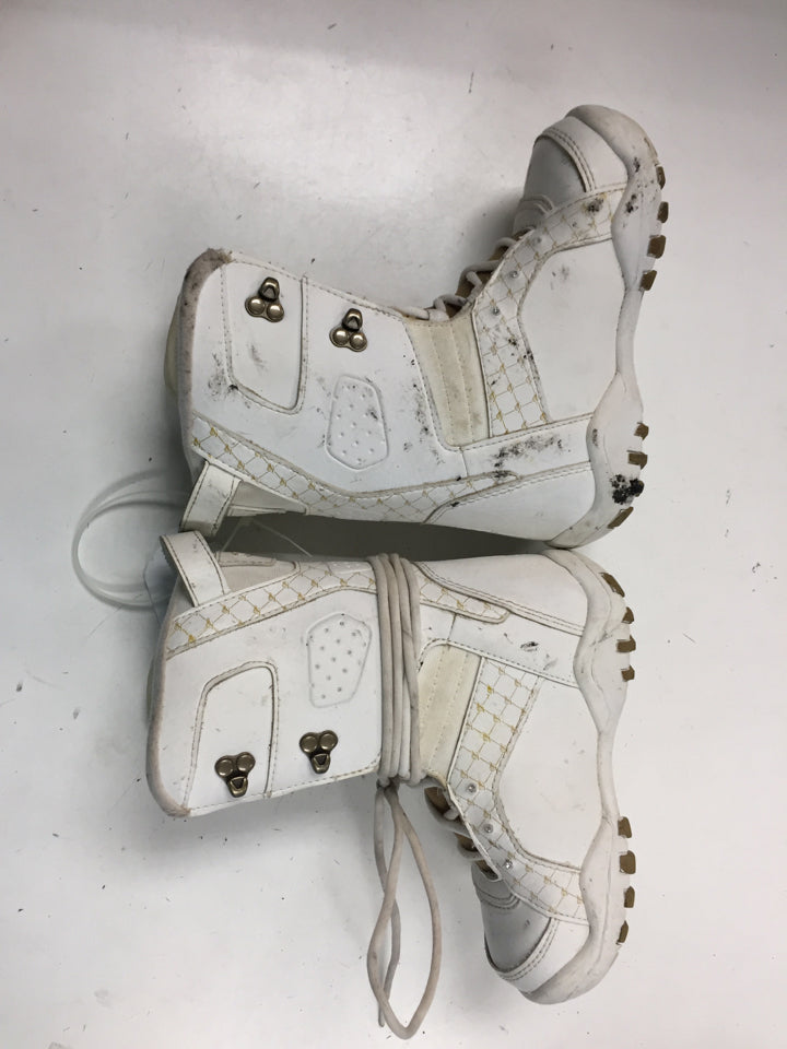 Load image into Gallery viewer, LTD White JR Size Specific 3 Used Snowboard Boots
