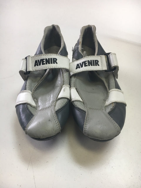 Load image into Gallery viewer, Used Avenir Grey/White Mens 8 Used Biking Shoes
