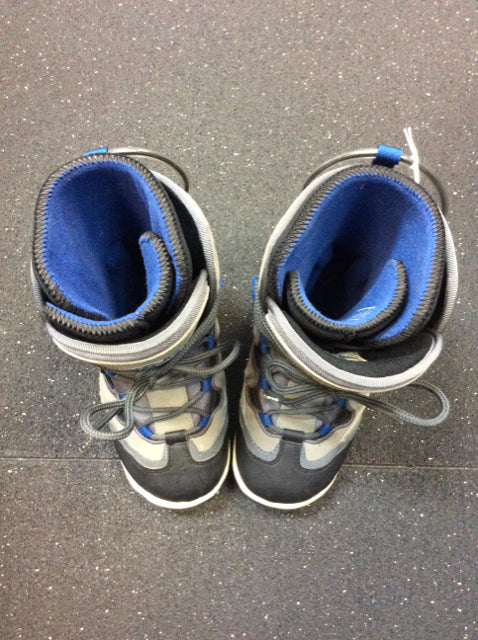 Load image into Gallery viewer, Airwalk Grey Size Specific 5 Used Snowboard Boots
