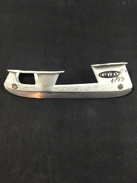 Load image into Gallery viewer, CCM Right Pro 3 Lite Size 247 Used Hockey Skate Holder
