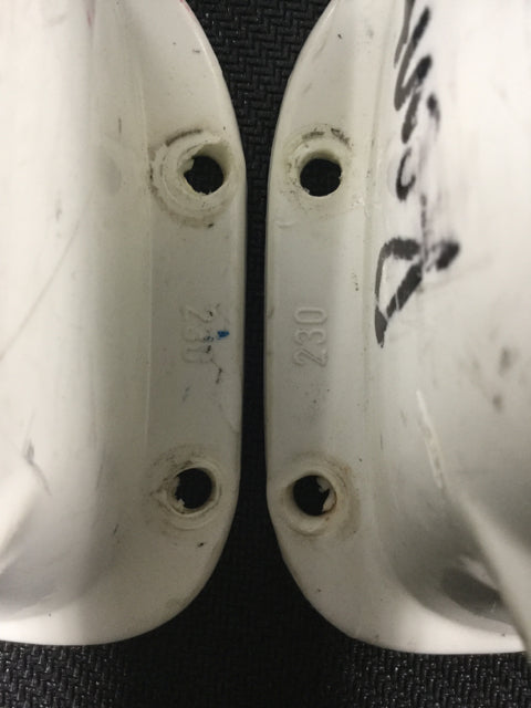 Load image into Gallery viewer, TUUK Custom + L/R Size 230mm Used Hockey Skate Holder
