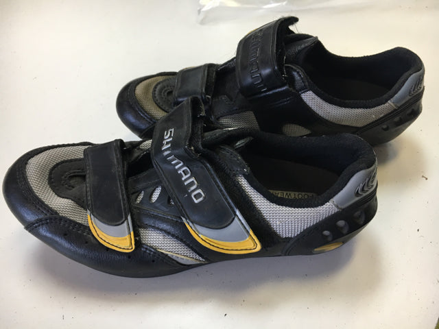 Load image into Gallery viewer, Used Shimano SPD Sr 7 Road Biking Shoes w/ SPD cleats
