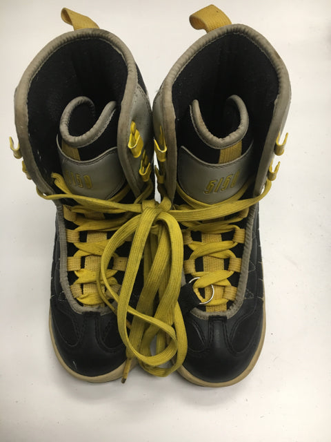 Load image into Gallery viewer, Used Fifty-One-Fifty Black/Grey/Yellow Youth Size 4 Snowboard Boots
