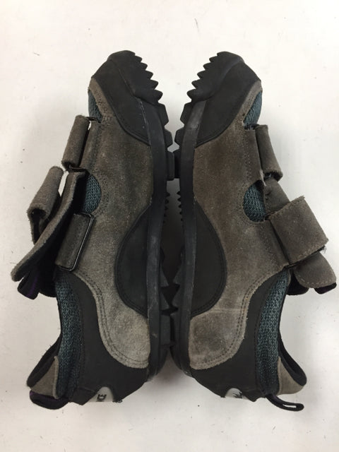 Load image into Gallery viewer, Performance Womens size 8 Used Biking Shoes
