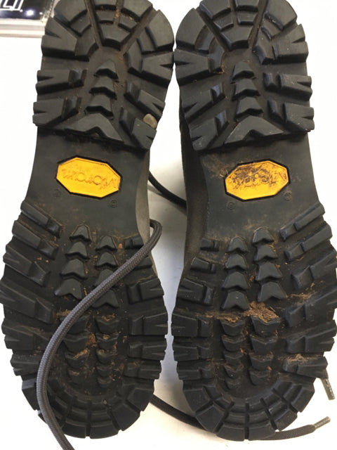 Load image into Gallery viewer, Asolo AFX 335 Grey Ladies 7 Used Hiking Boots
