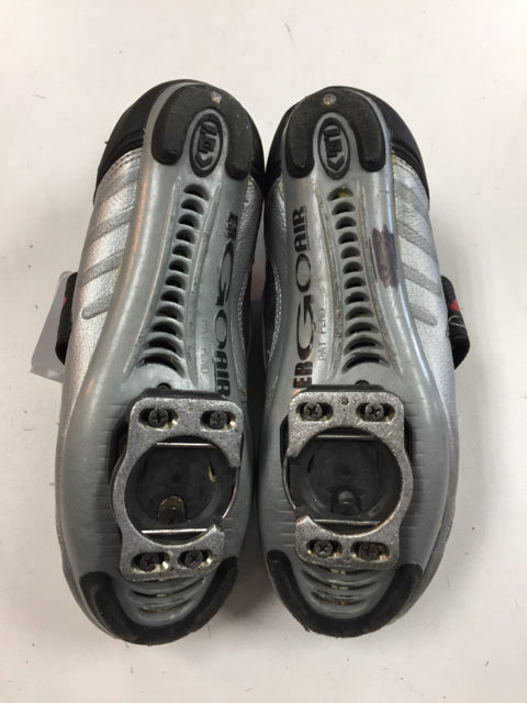 Load image into Gallery viewer, Louis Garneau Ergo Air Grey Mens 7 Used Biking Shoes
