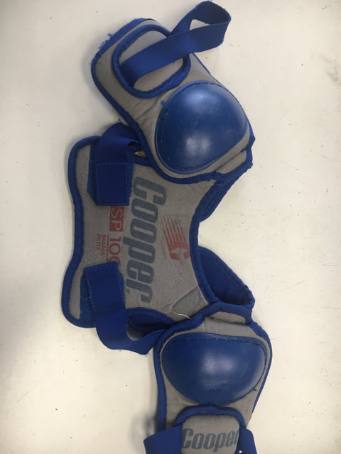 Load image into Gallery viewer, Cooper Youth Size Small Used Hockey Shoulder Pads

