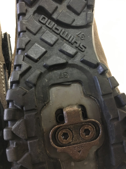 Load image into Gallery viewer, Used Shimano Beige/Black Sr 4 /37 MTB  Biking Shoes w/ SPD Cleats
