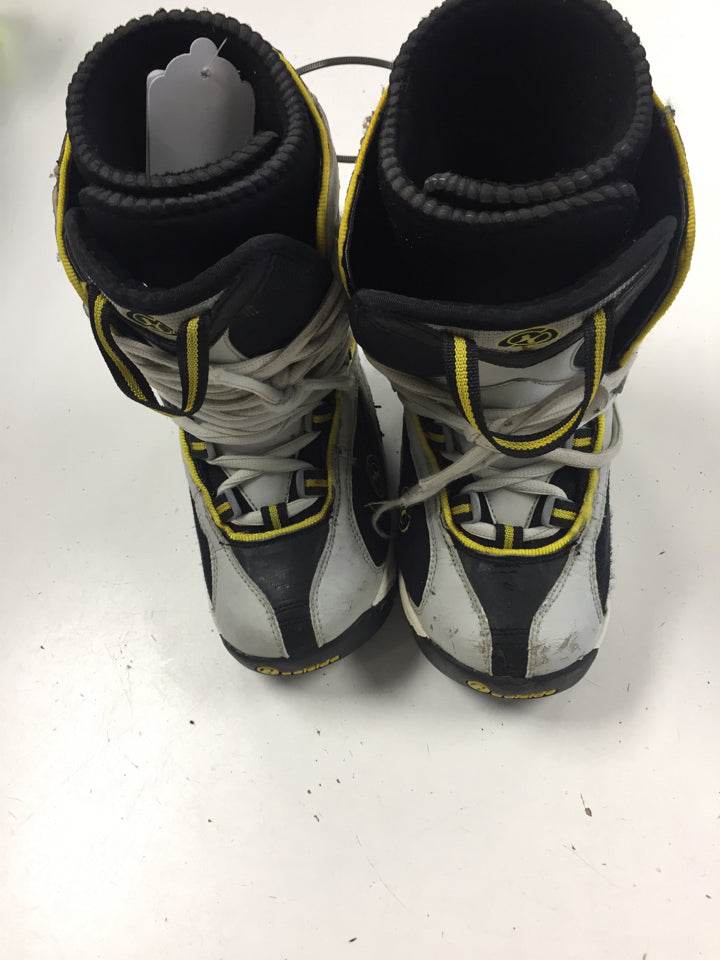 Load image into Gallery viewer, Heelside White Size Specific 3 Used Snowboard Boots
