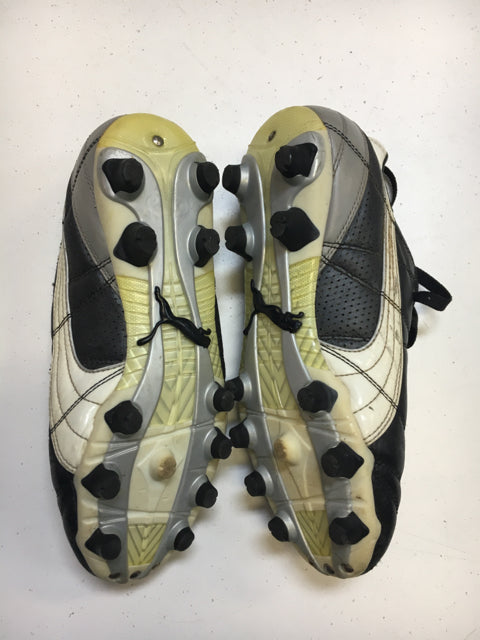 Load image into Gallery viewer, Used Puma Hamati 5 Black/White Size 6.5 Women's Soccer Cleats
