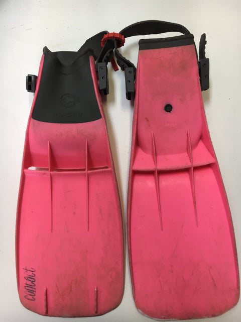 Load image into Gallery viewer, Used Beuchat Fins Women's Small
