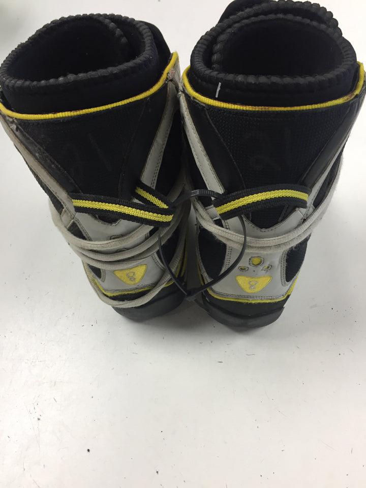 Load image into Gallery viewer, Heelside White Size Specific 3 Used Snowboard Boots
