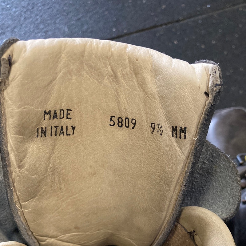 Load image into Gallery viewer, Used Asolo Sport Extreme 9.5 Leather Ski Boots
