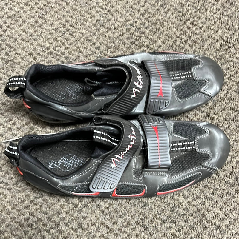 Load image into Gallery viewer, Used Vittoria bike shoes adult 6.5
